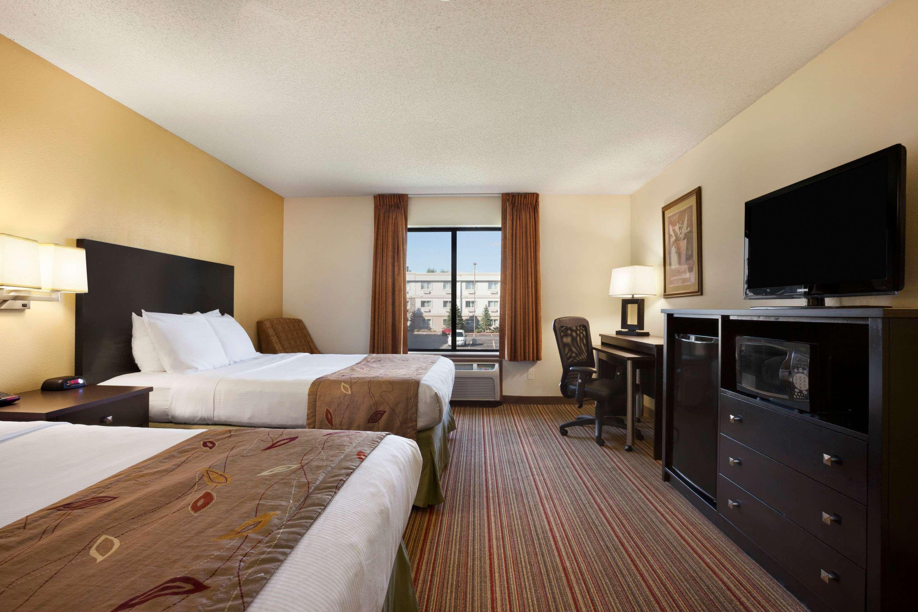 Ramada By Wyndham Wisconsin Dells I-90 Lake Delton Exterior foto