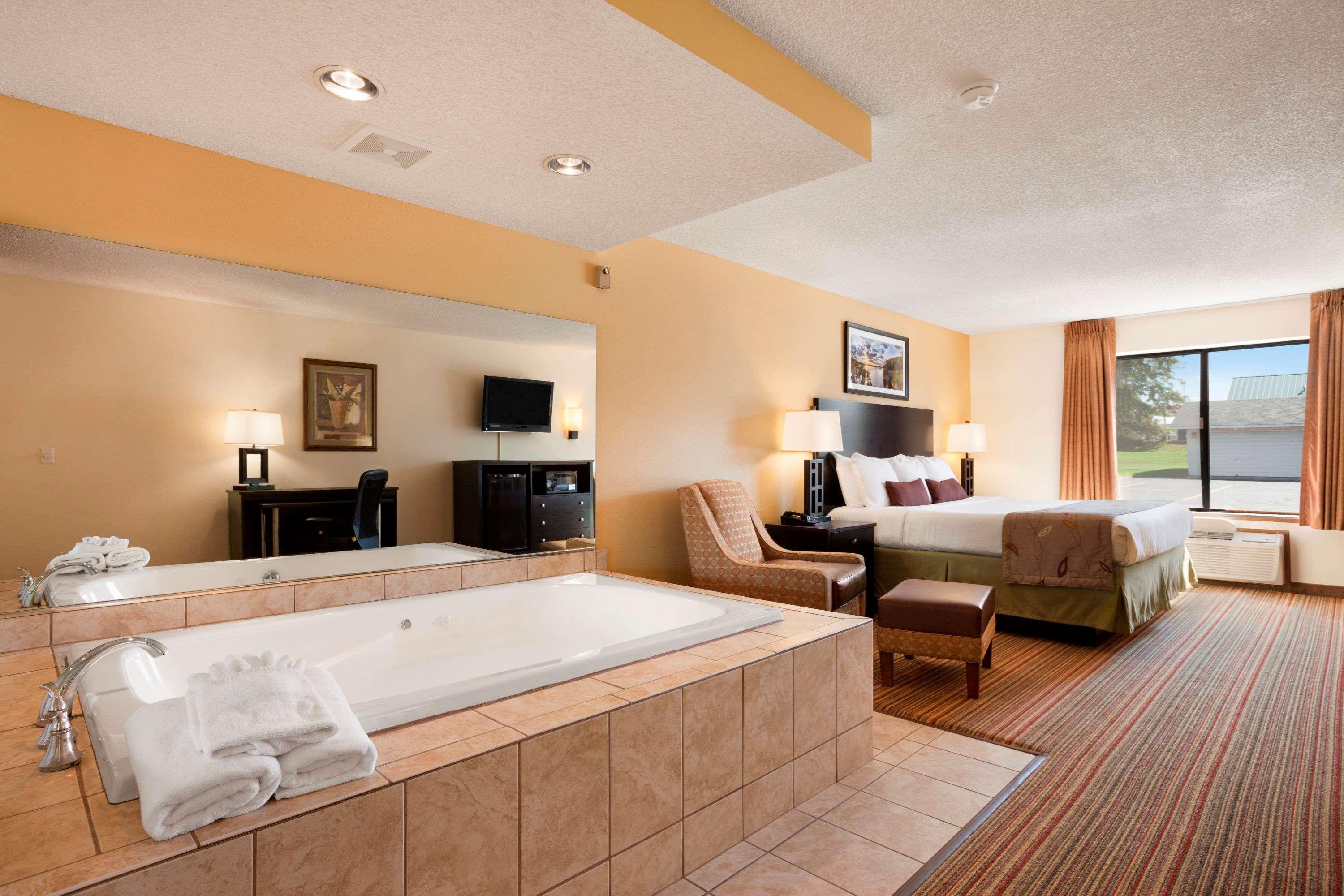 Ramada By Wyndham Wisconsin Dells I-90 Lake Delton Exterior foto