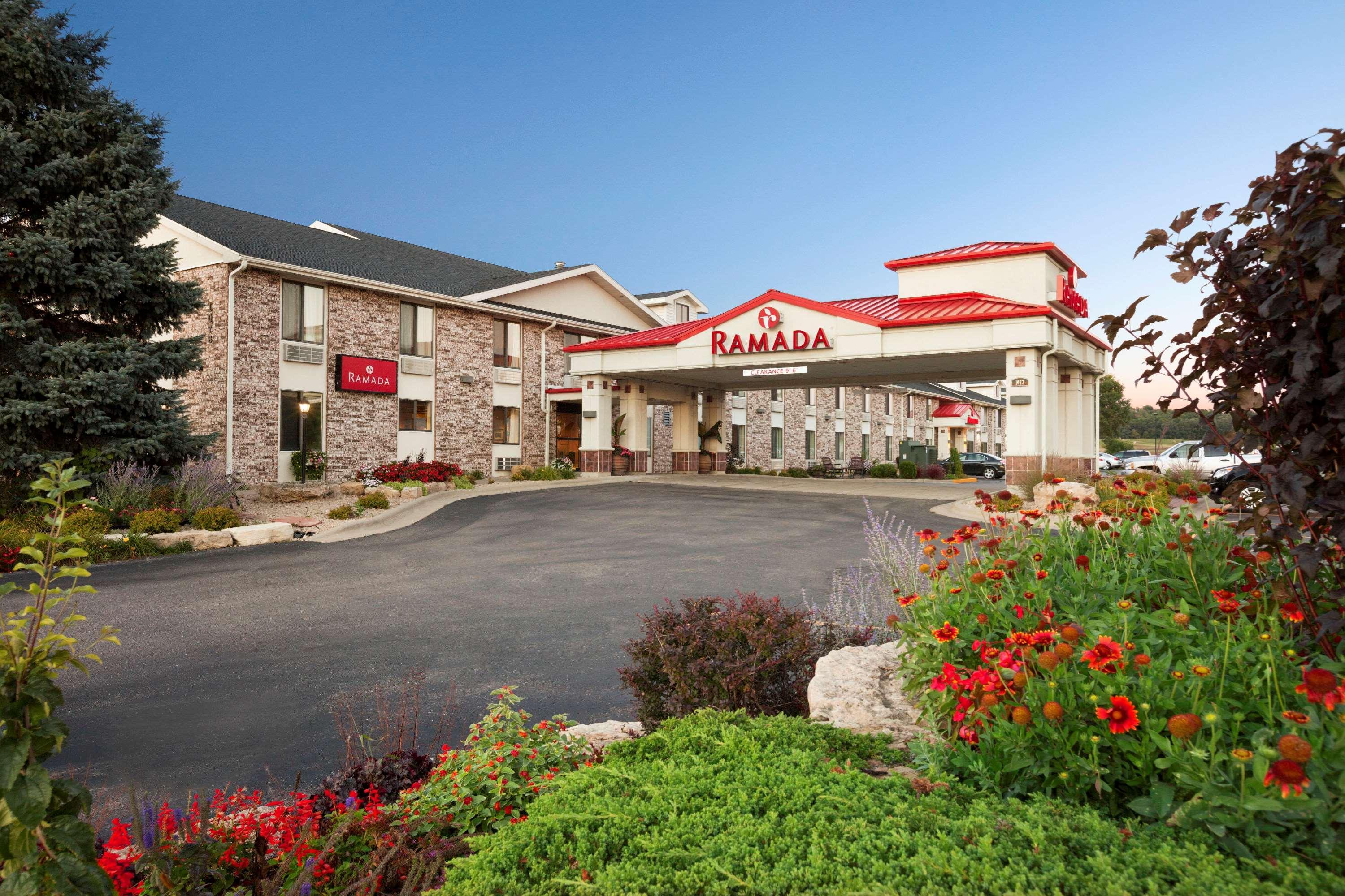 Ramada By Wyndham Wisconsin Dells I-90 Lake Delton Exterior foto