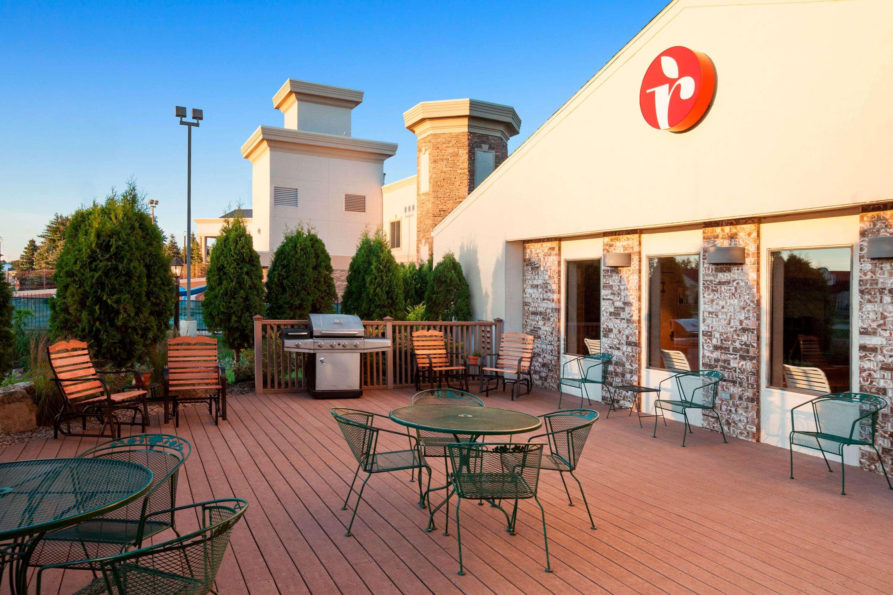 Ramada By Wyndham Wisconsin Dells I-90 Lake Delton Exterior foto