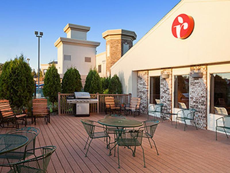 Ramada By Wyndham Wisconsin Dells I-90 Lake Delton Exterior foto
