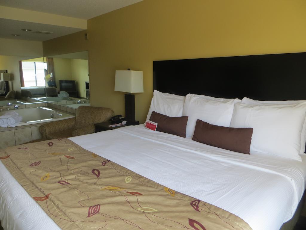 Ramada By Wyndham Wisconsin Dells I-90 Lake Delton Exterior foto
