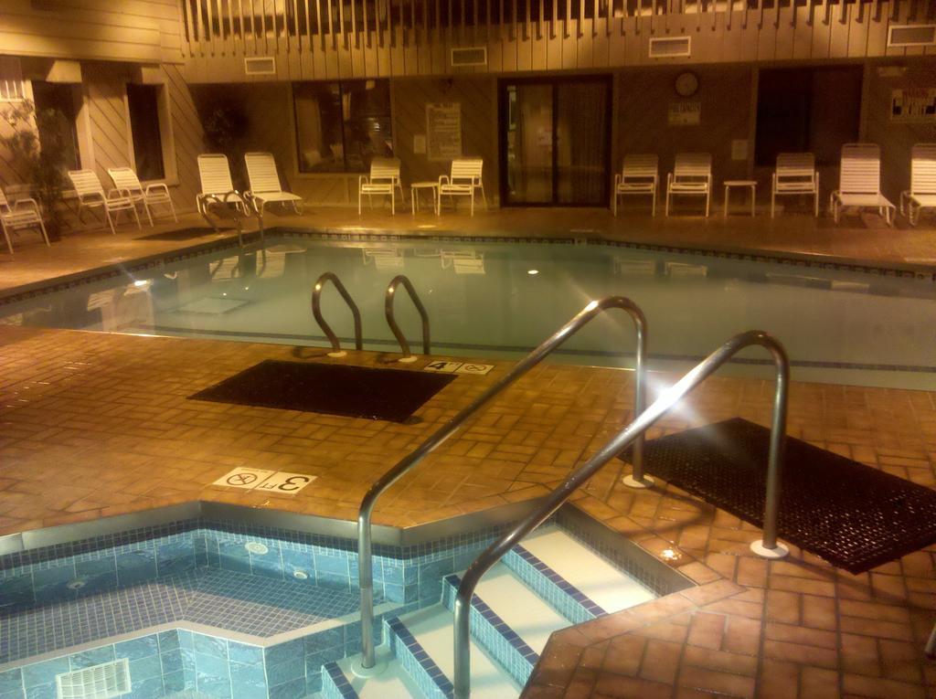 Ramada By Wyndham Wisconsin Dells I-90 Lake Delton Exterior foto