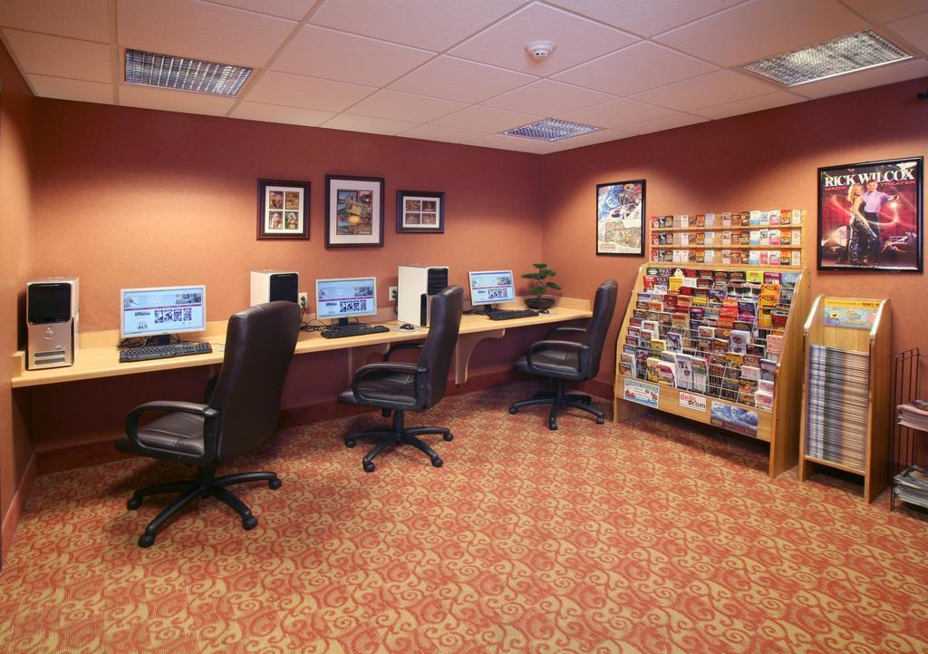Ramada By Wyndham Wisconsin Dells I-90 Lake Delton Facilidades foto